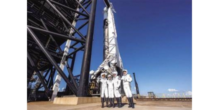 SpaceX首次 送四名平民入太空